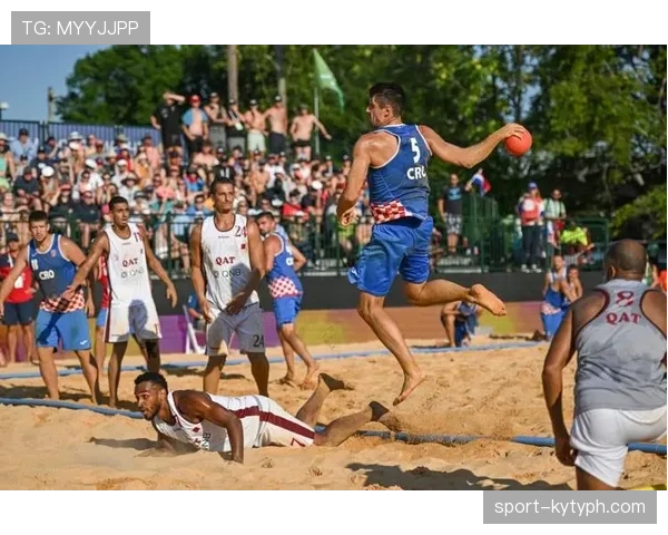 沙滩足球规则：场地、换人和手球判罚有何特殊规定？