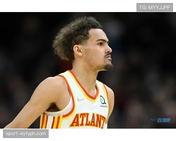 特雷·杨晚上开豪车回家跟练球时一个德行，真是活脱脱娱乐圈大明星模样了